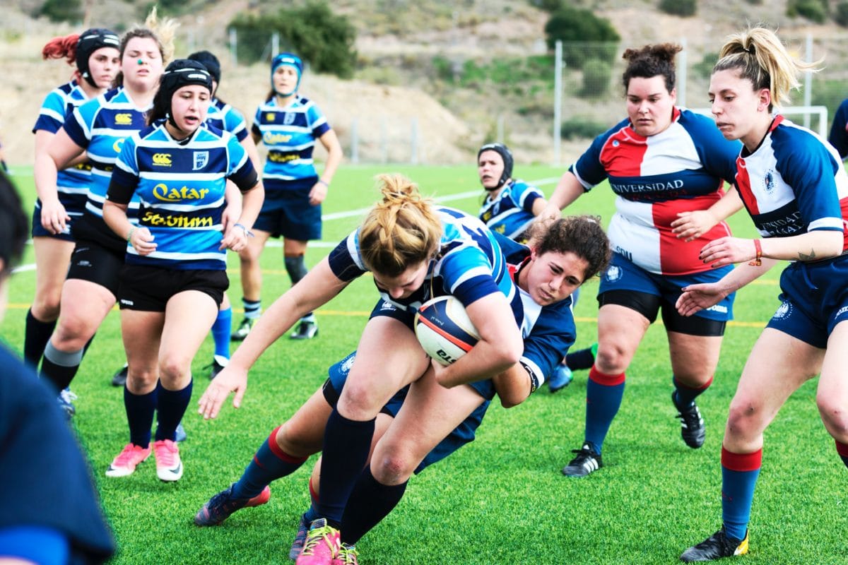 Rugby Australia permitirá que los hombres biológicos que se identifican como mujeres jueguen al rugby femenino.